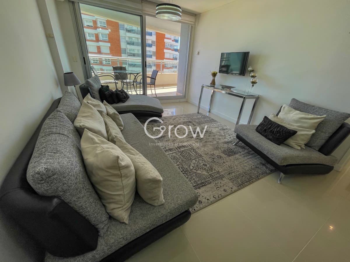 Exclusivo apartamento en alquiler de verano en Forest Tower II  -