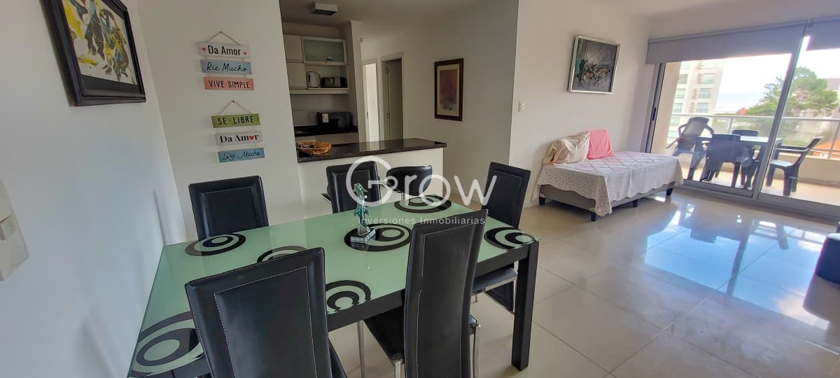 Hermoso apartamento con parrillero propio en Playa Brava