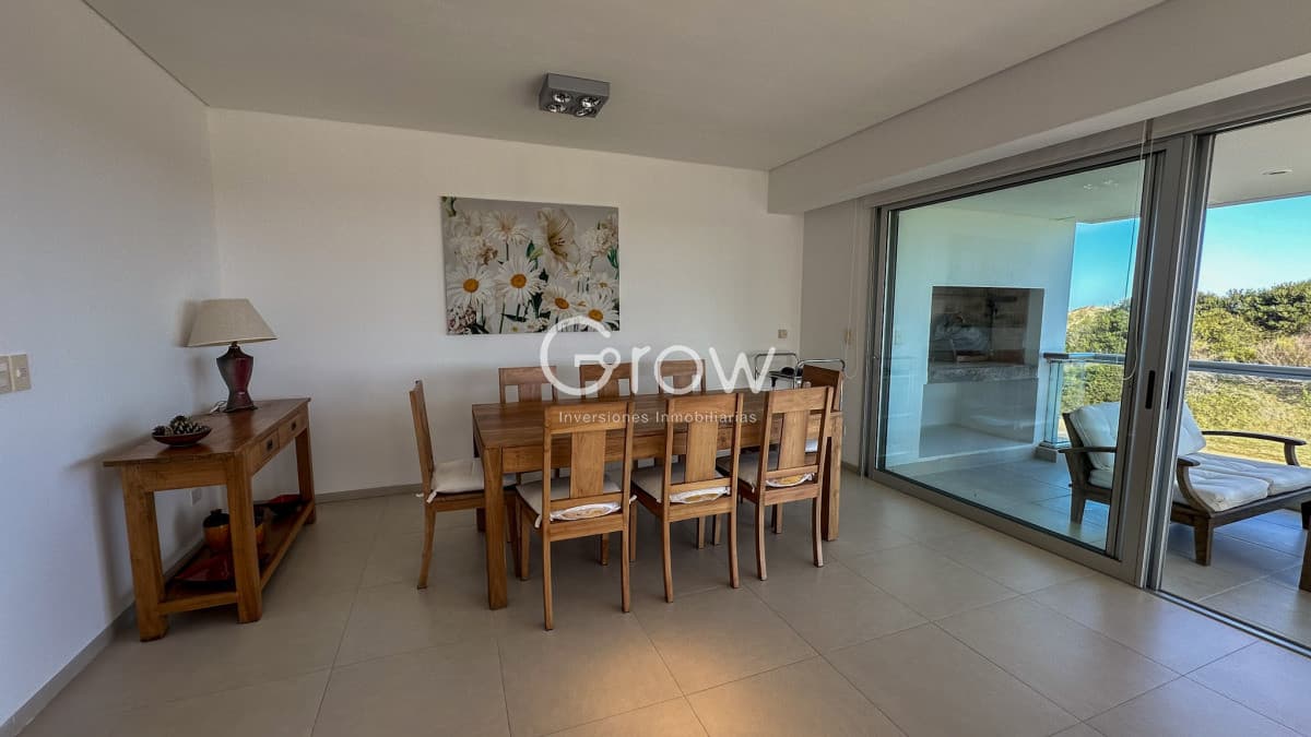 Departamento esquinero en primera linea de Playa Brava!
