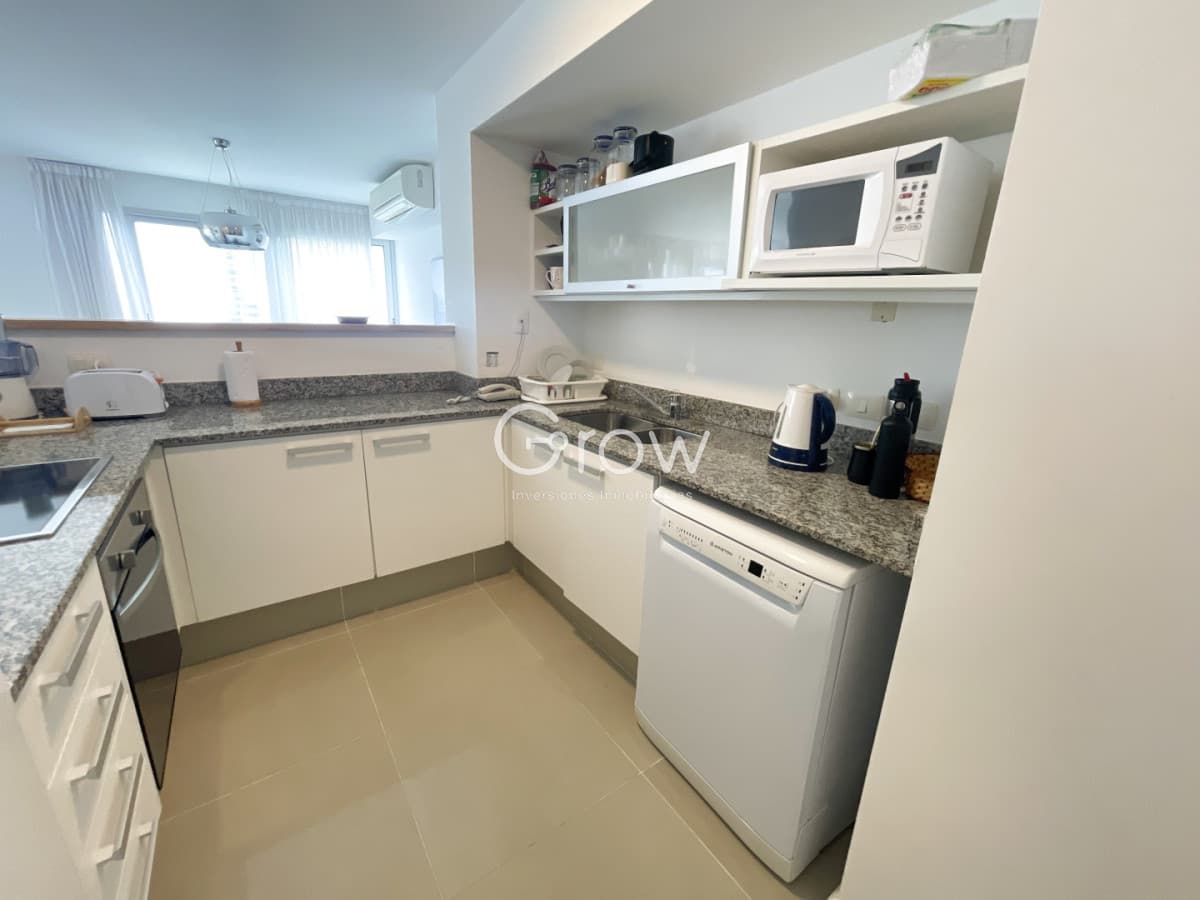 Exclusivo departamento en Playa Brava edificio Quartier del Mar   -