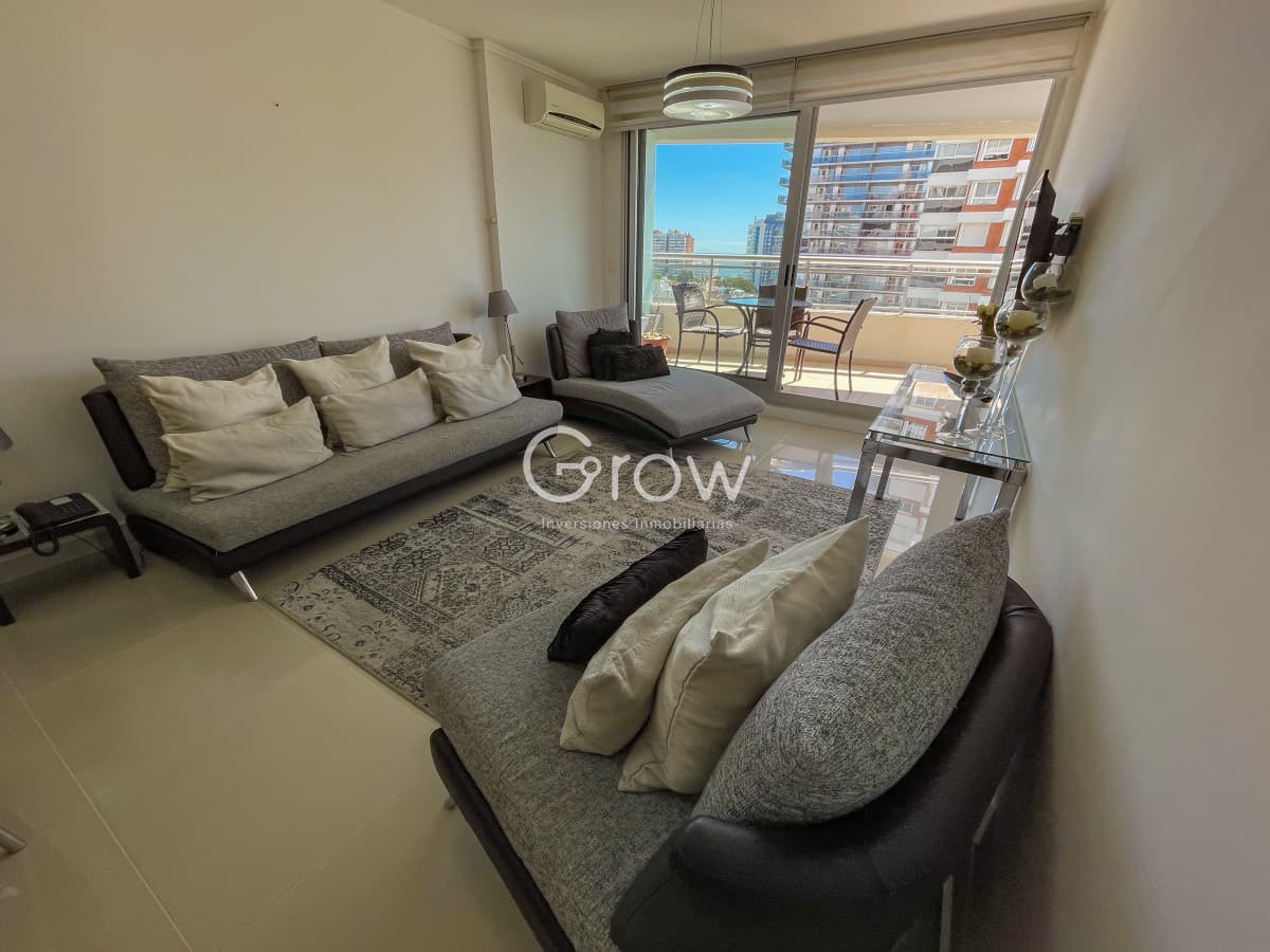 Exclusivo apartamento en alquiler de verano en Forest Tower II  -