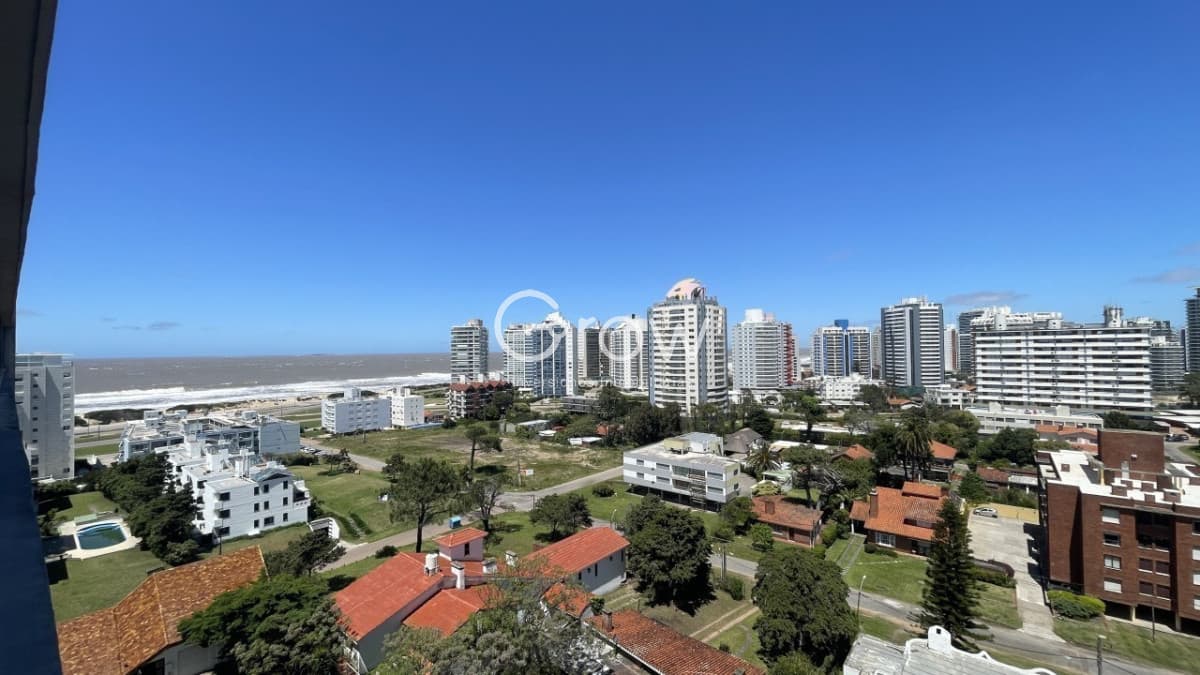 Apartamento en venta a 150 mts del Mar, en playa Brava !