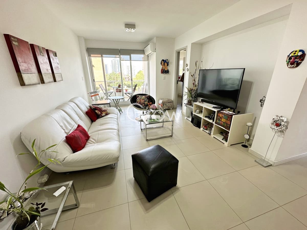 Cómodo apartamento en Torre con servicios, próximo al mar  -