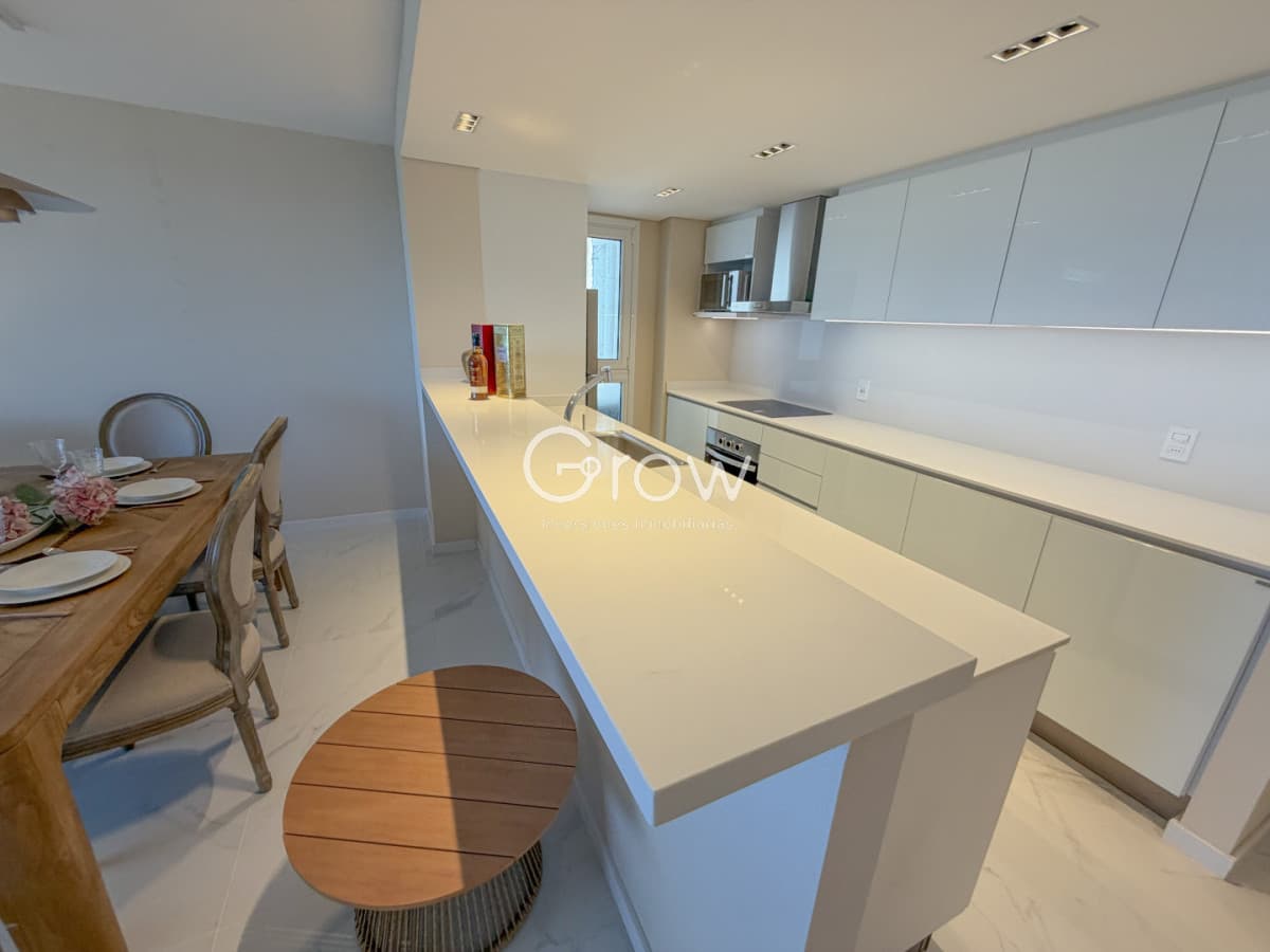 Apartamento en venta de 3 dormitorios en Playa Mansa