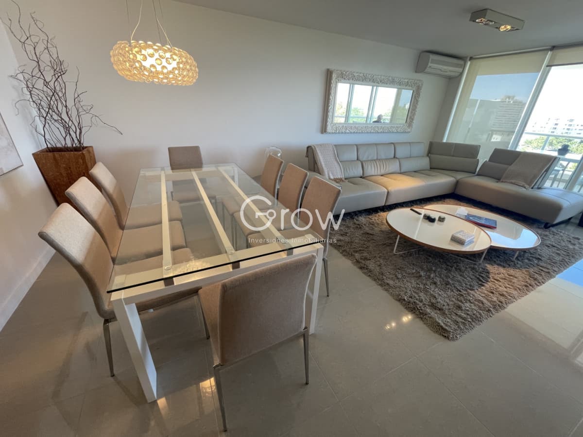 Exclusivo departamento a pasos de Playa Brava en alquiler de verano!  -