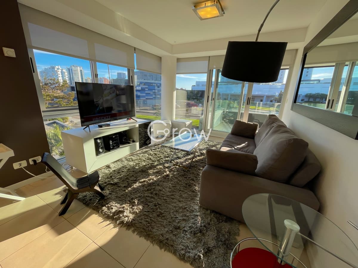 Hermoso apartamento esquinero en Playa Mansa!