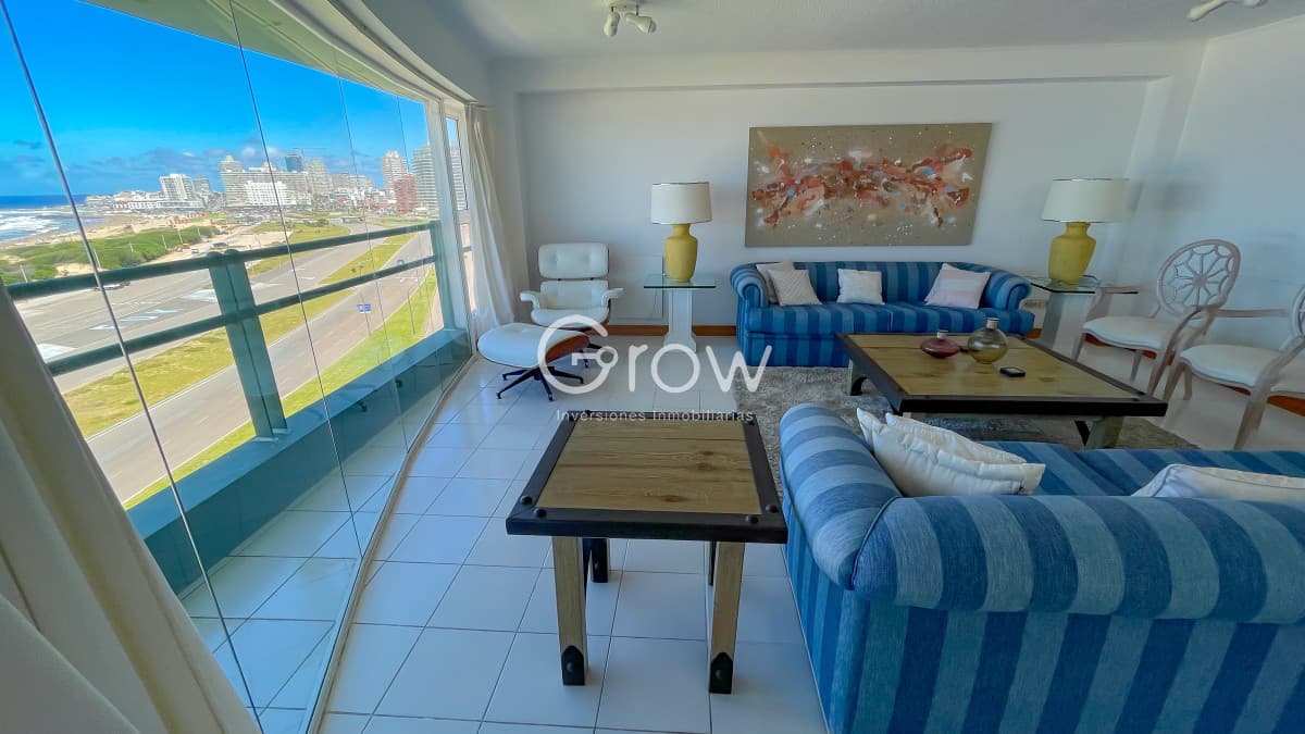 Exclusivo apartamento en Playa Brava!  -