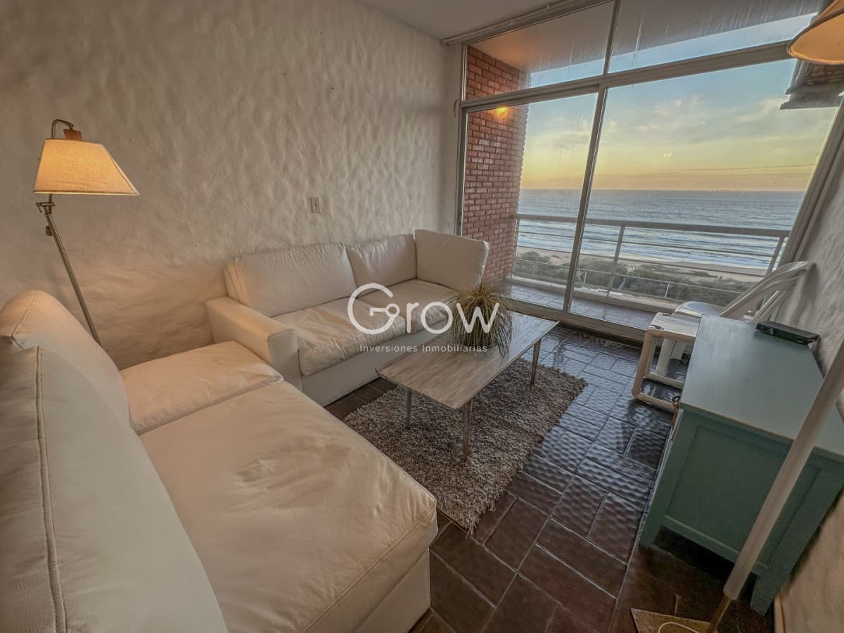 Apartamento en Alquiler con vistas al mar.   -