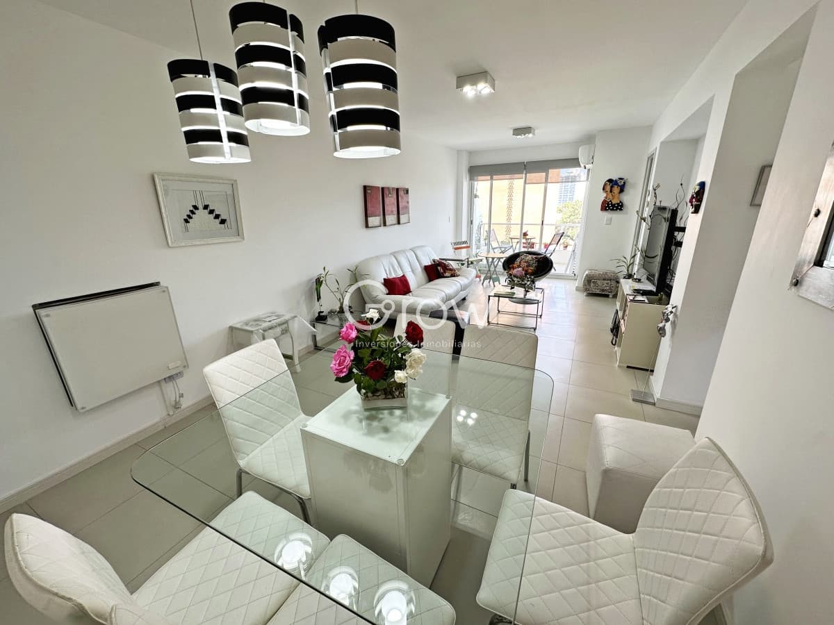 Cómodo apartamento en Torre con servicios, próximo al mar  -