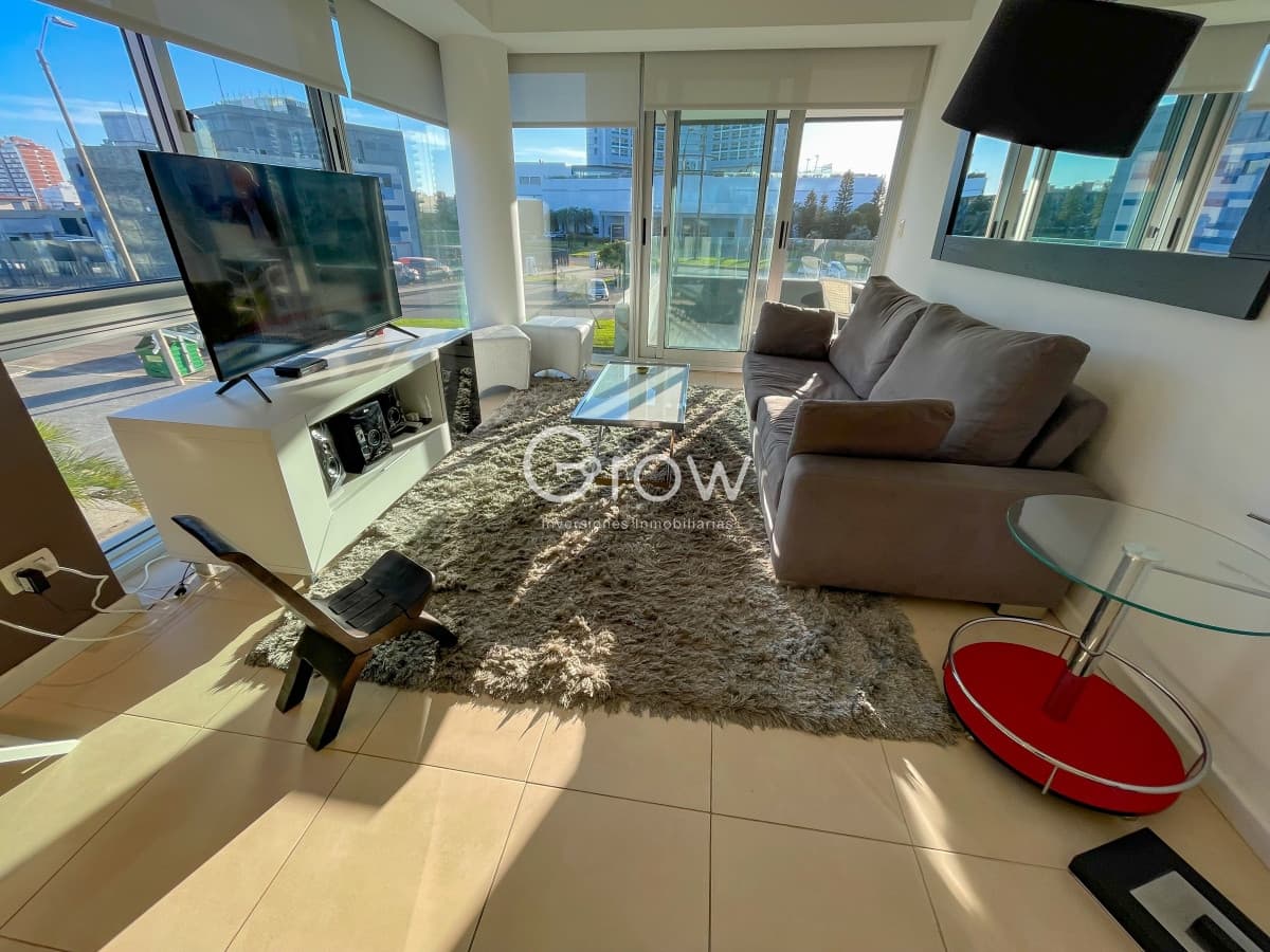 Hermoso apartamento esquinero en Playa Mansa!
