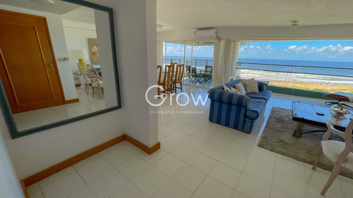 Exclusivo apartamento en Playa Brava!  -