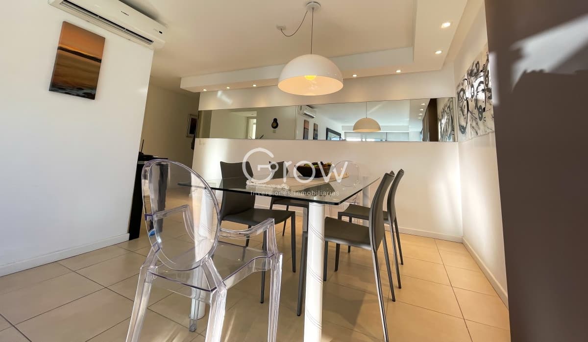Hermoso apartamento esquinero en Playa Mansa!