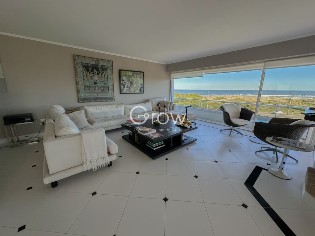 Exclusivo penthouse en primera línea de Playa Brava