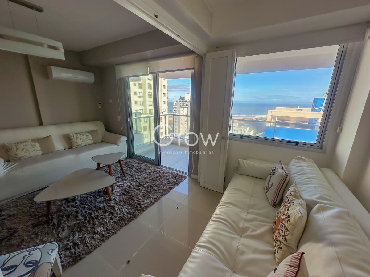 Hermoso piso alto con vistas al mar en parada 3 de Playa Brava