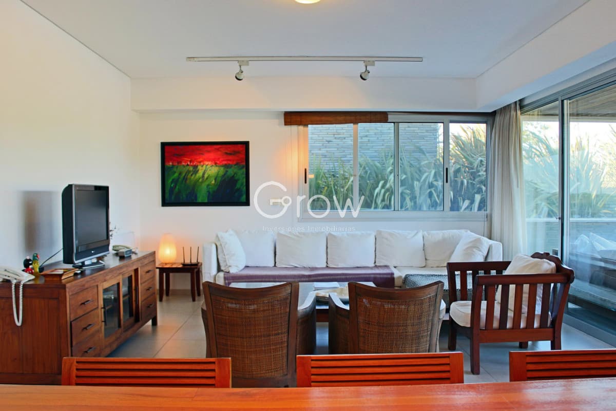 Excelente departamento frente al mar en Brava 28