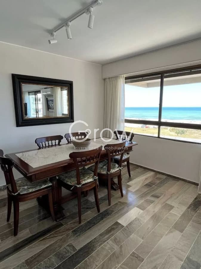 Frente a Playa Brava!