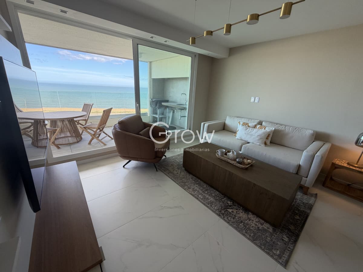 Piso alto con hermosas vistas! Frente al mar