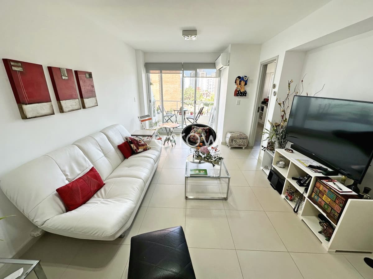 Cómodo apartamento en Torre con servicios, próximo al mar  -