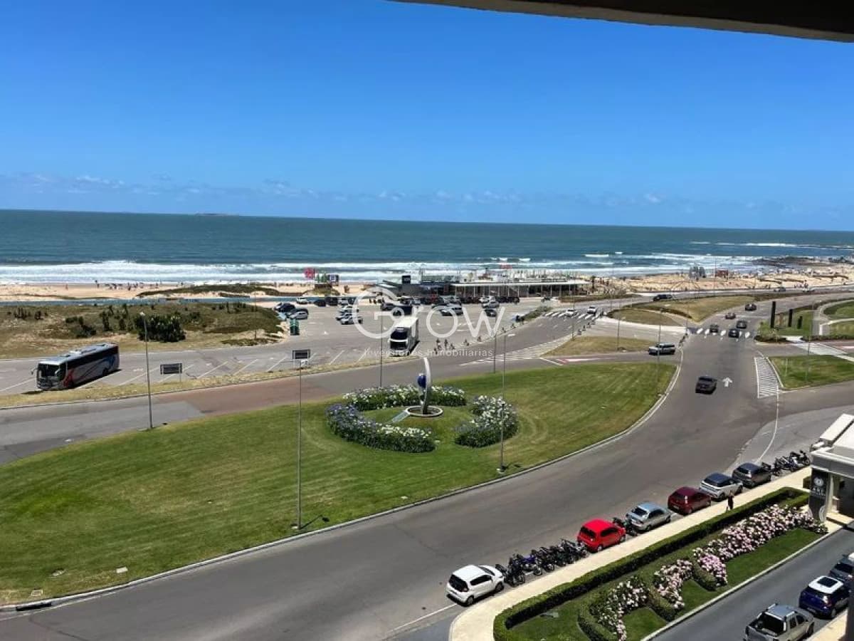 Frente a Playa Brava!