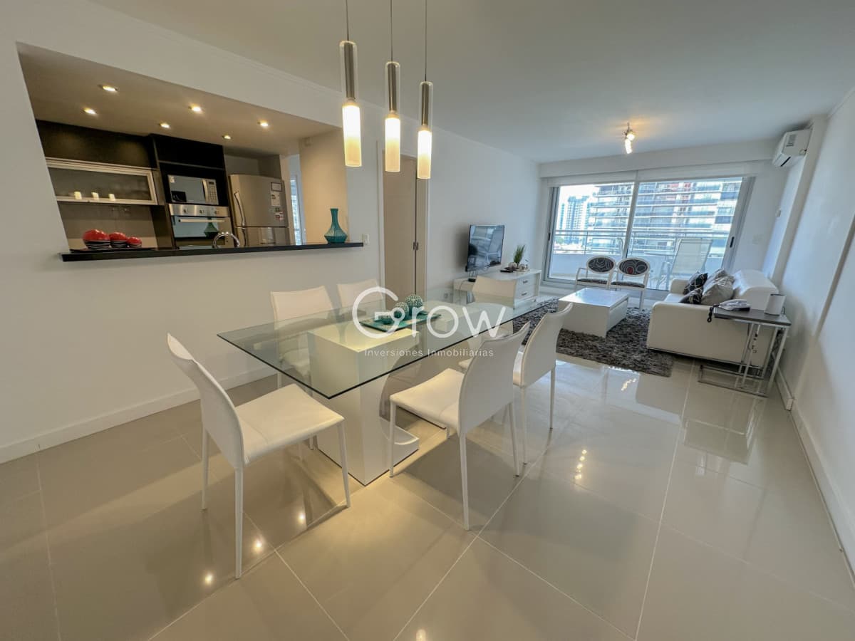 Departamento esquinero en venta en Forest Tower II
