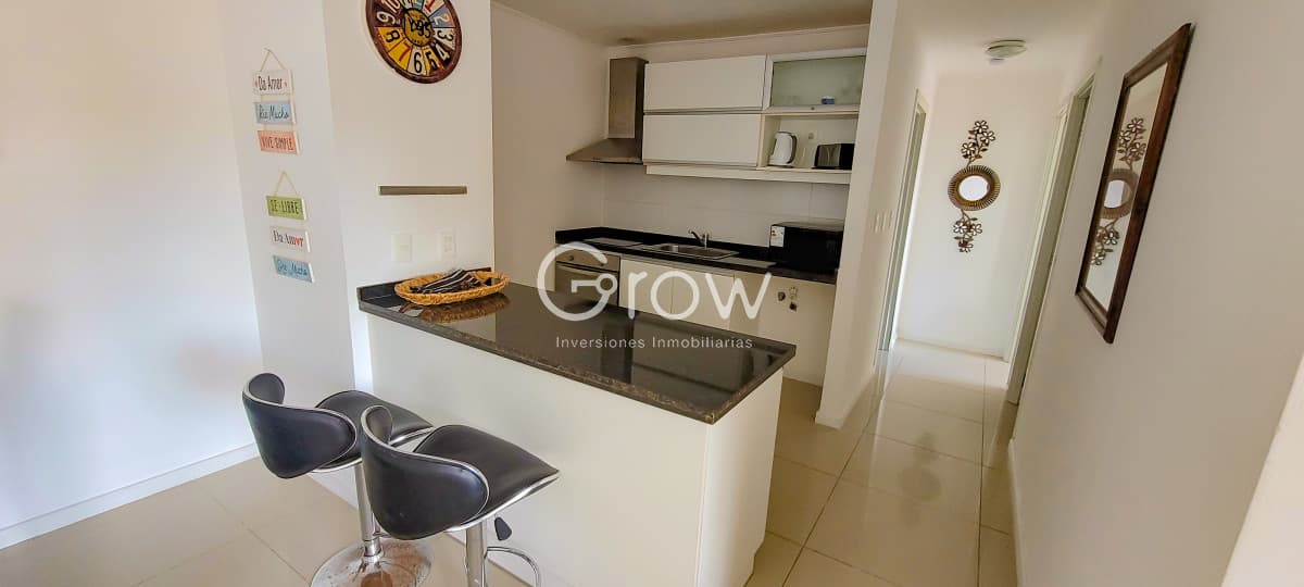 Hermoso apartamento con parrillero propio en Playa Brava