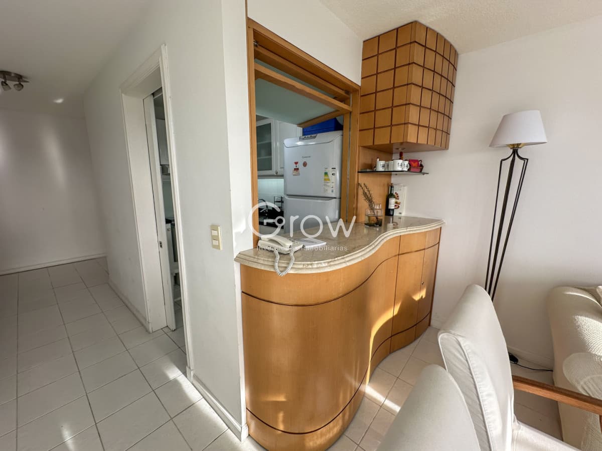 Exclusivo departamento piso alto en venta a solo pasos del mar en Playa Mansa