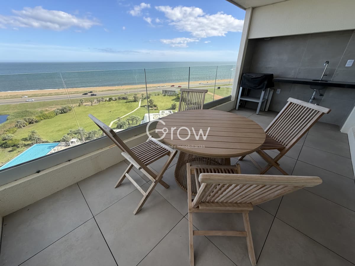 Piso alto con hermosas vistas! Frente al mar