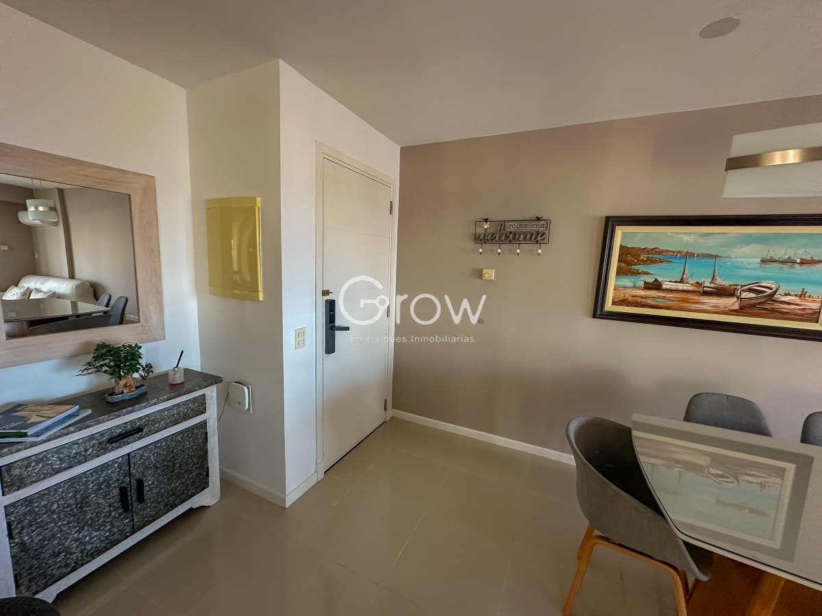 Hermoso piso alto con vistas al mar en parada 3 de Playa Brava