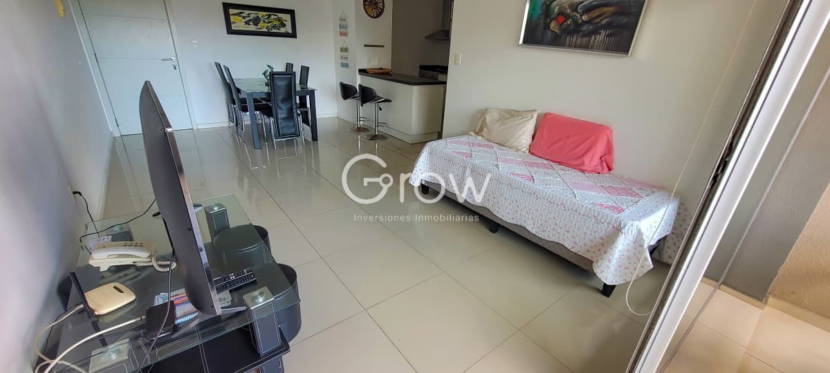 Hermoso apartamento con parrillero propio en Playa Brava