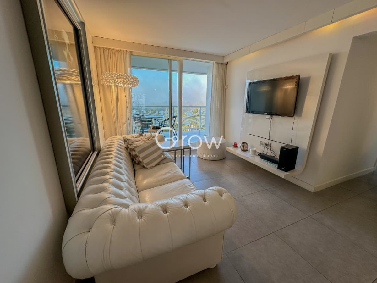Apartamento en venta en la Torre Yoo piso alto