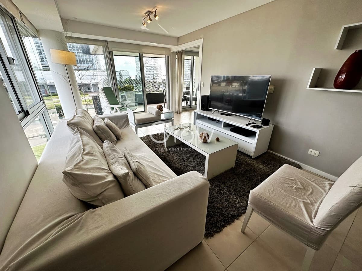 Punta de Este, Apartamento de 3 dormitorios a metros del mar y al Hotel Conrad.