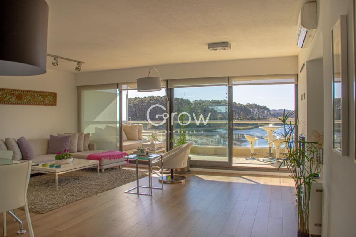 Hermoso departamento en primera linea de Playa Mansa  -