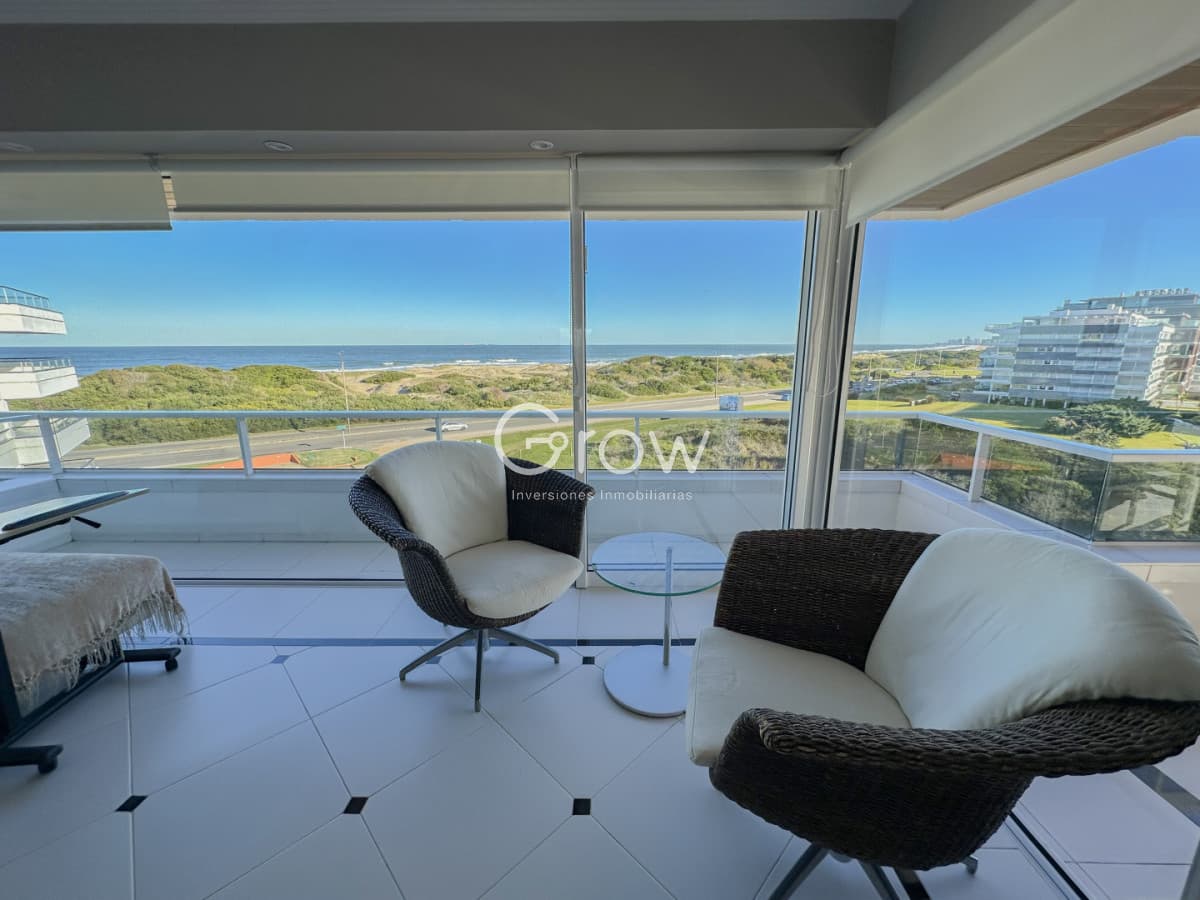 Exclusivo penthouse en primera línea de Playa Brava