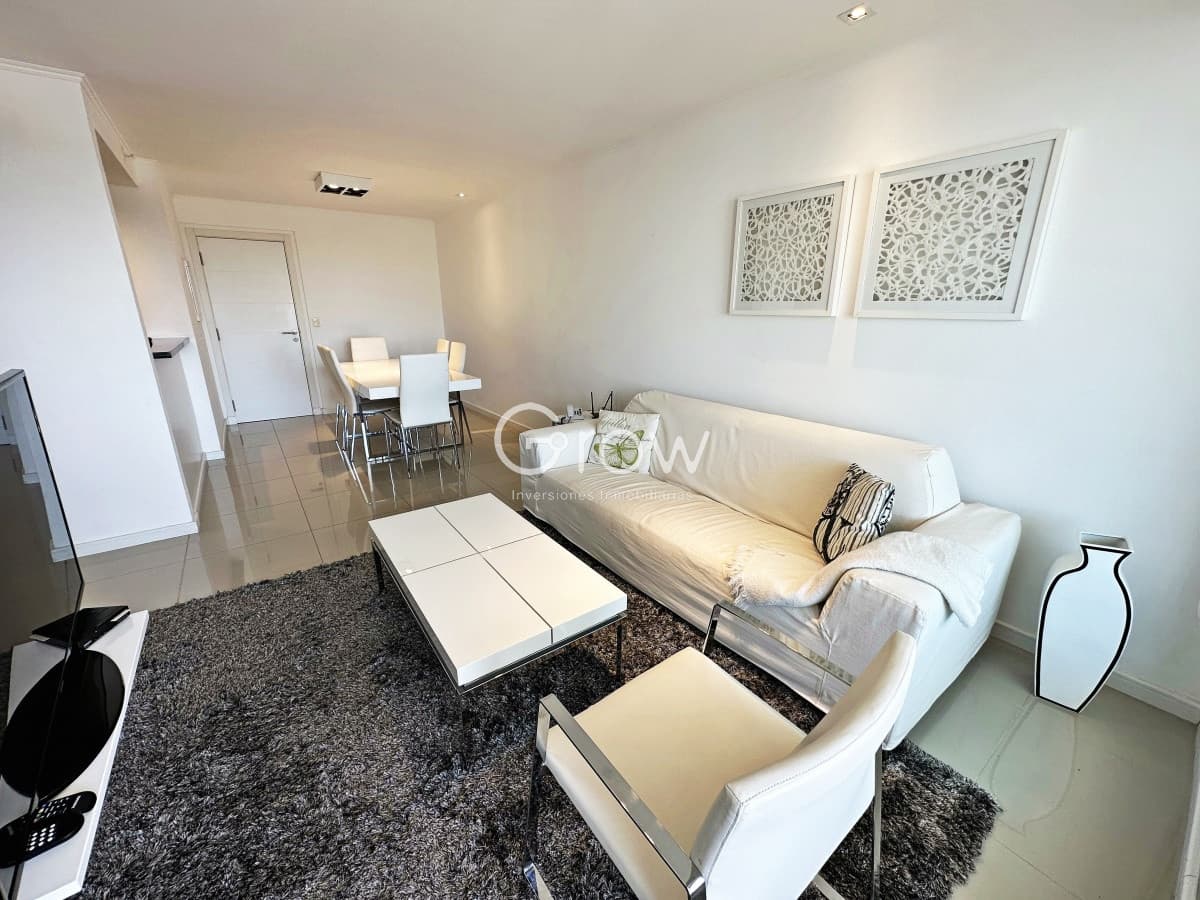 Wind Tower en venta con vista al mar y amplio balcón