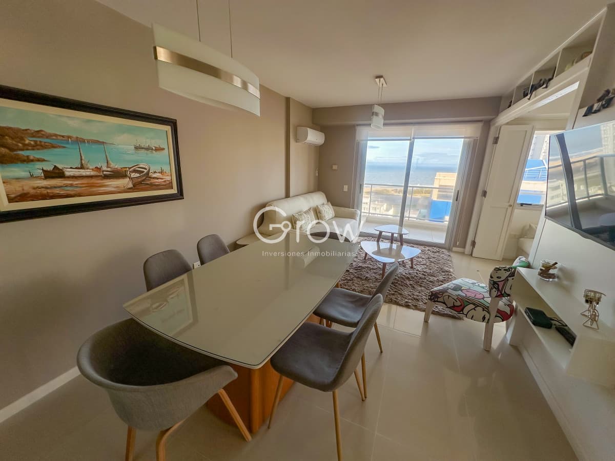 Hermoso piso alto con vistas al mar en parada 3 de Playa Brava