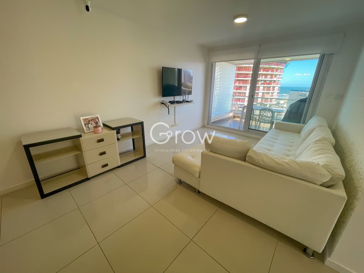 Piso alto en torre premium en Playa Brava  -