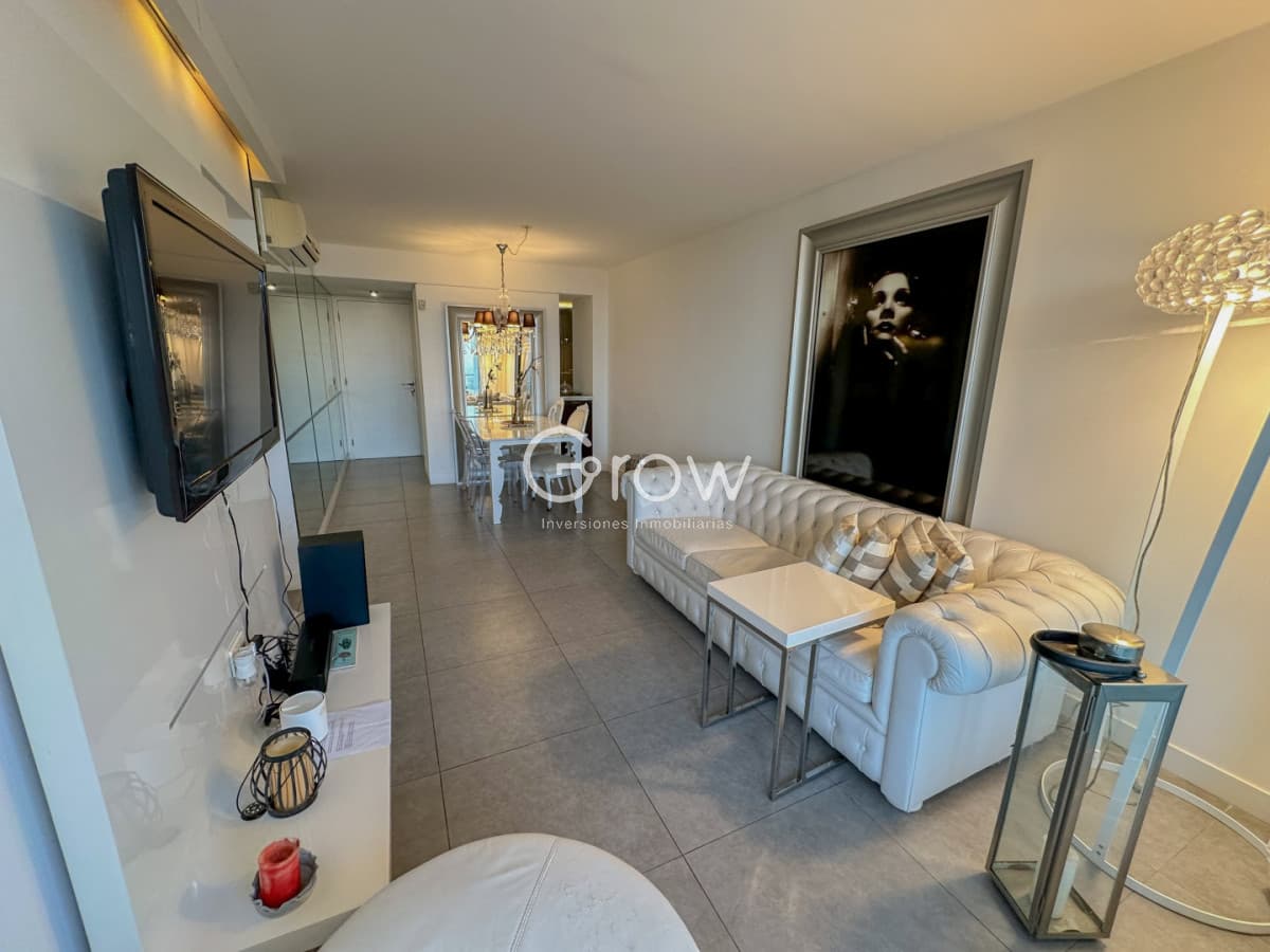 Apartamento en venta en la Torre Yoo piso alto