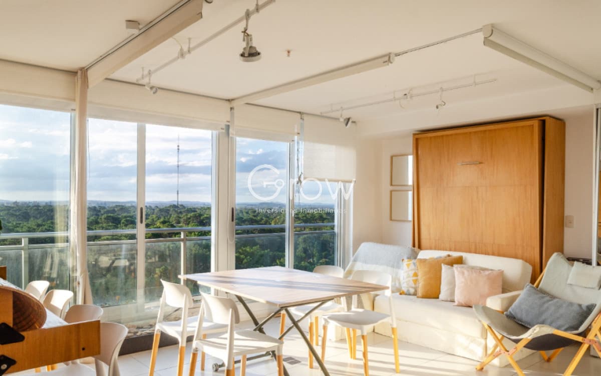 Piso alto en venta en Bellagio