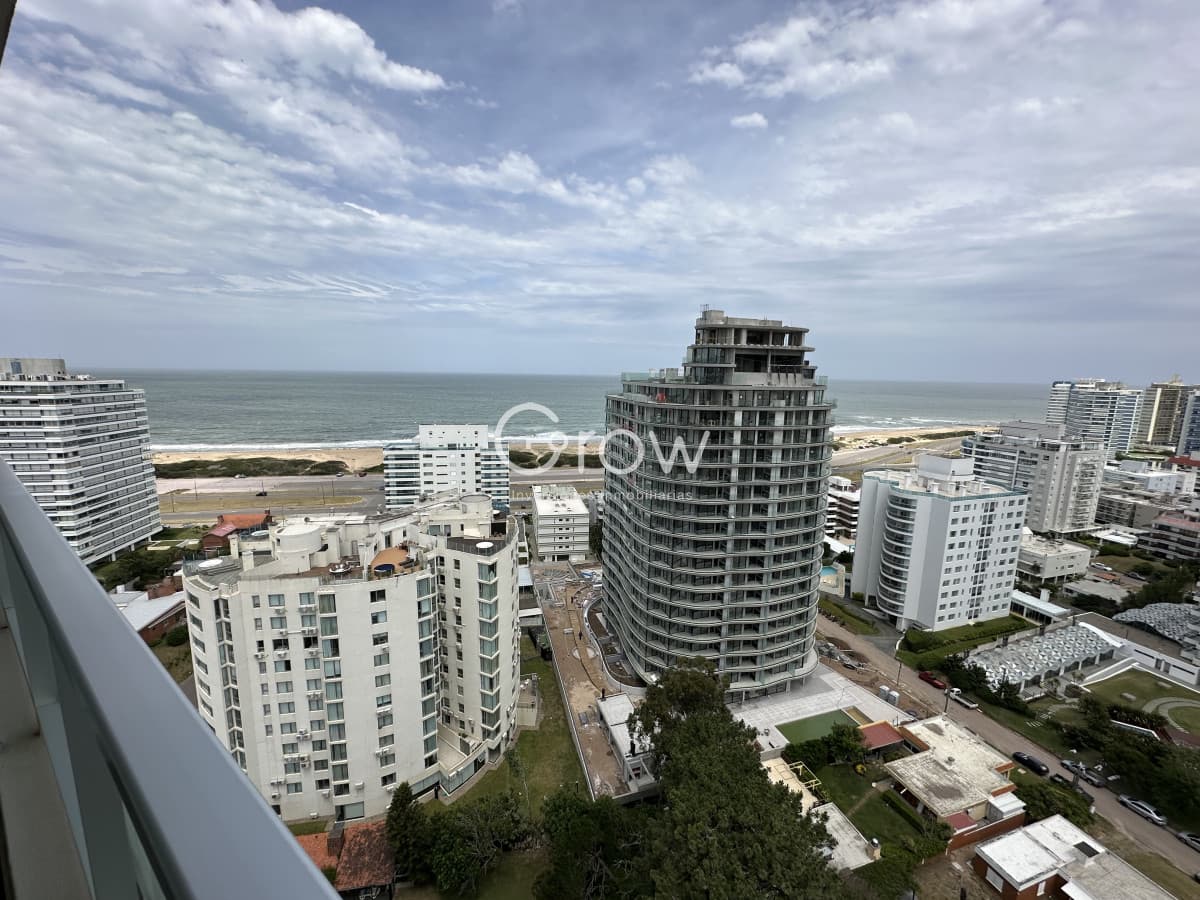 OPORTUNIDAD! Wind Tower de 2 dormitorios, hermosa vista al mar!