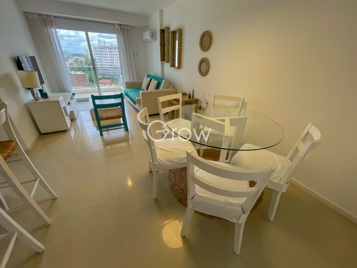 Hermoso apartamento en alquiler de verano, a pasos de Playa Brava  -