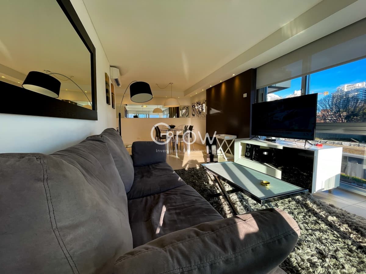 Hermoso apartamento esquinero en Playa Mansa!