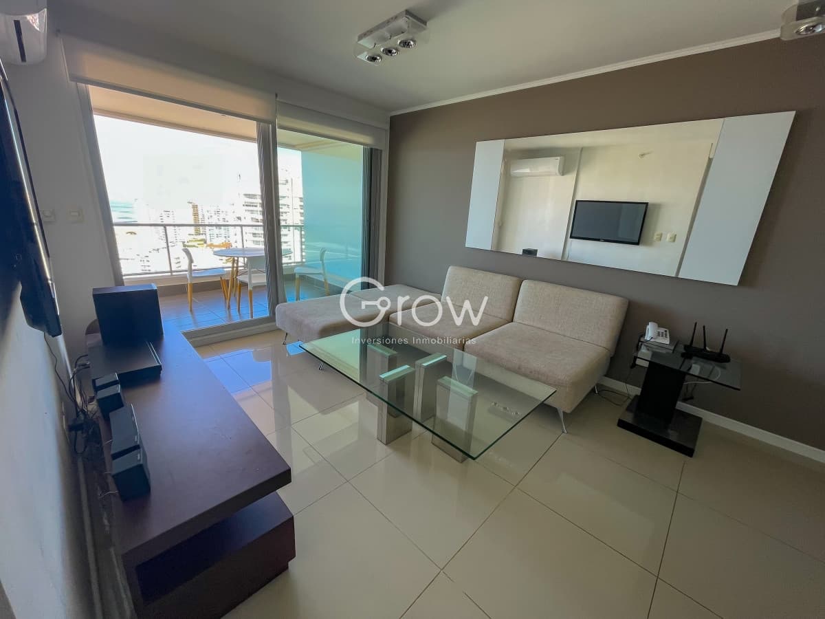 Piso alto con hermosa vista a Playa Brava!
