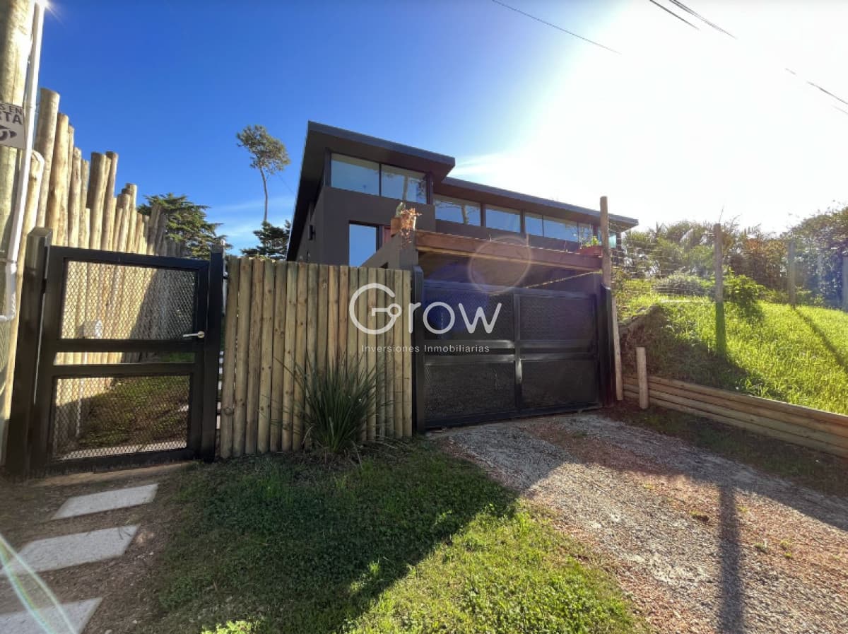 Casa moderna en venta en Lugano, Punta del Este!