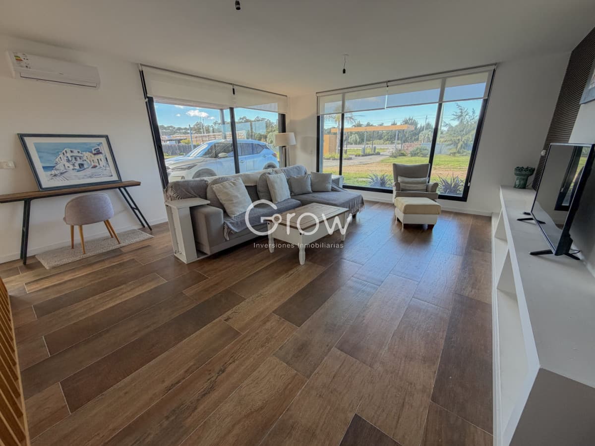 Casa moderna en venta en un barrio privado
