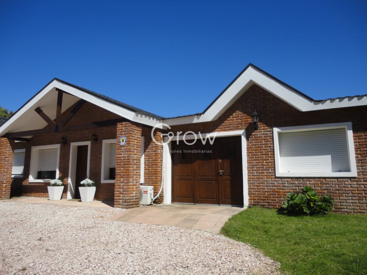 Hermosa casa en barrio Residencial de Punta del Este a pasos de todo!