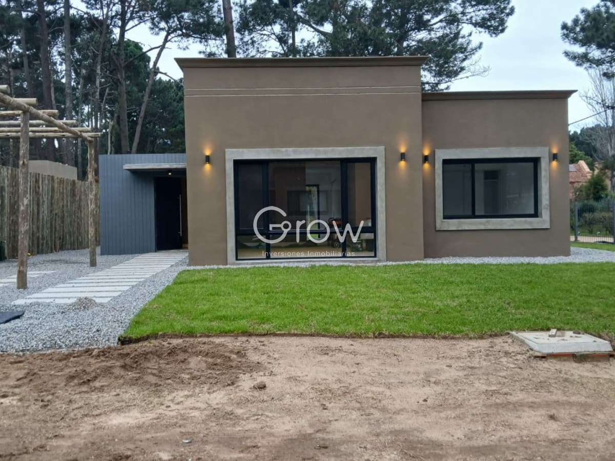 Casa a estrenar en Parque Burnett U$S 345.000