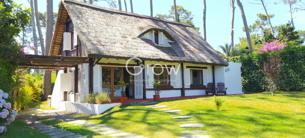 Hermosa casa en Playa Mansa en alquiler!  -