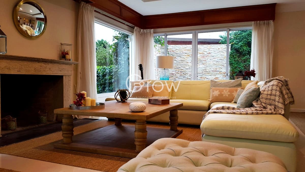 Hermosa casa ideal para disfrutarla todo el año a pasos del mar.