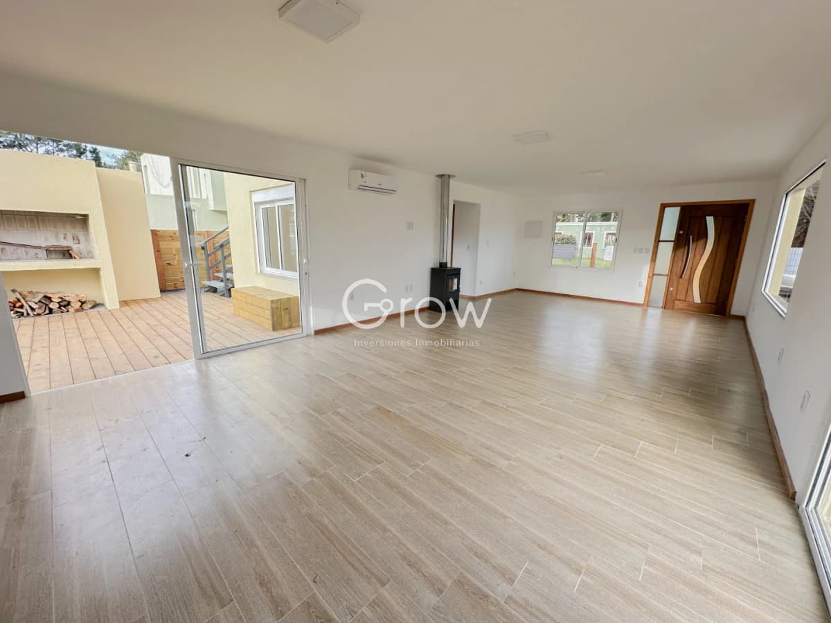 Hermosa casa a estrenar en Pinares