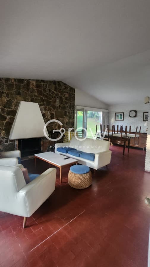 Casa en alquiler de verano a pasos de playa mansa  -
